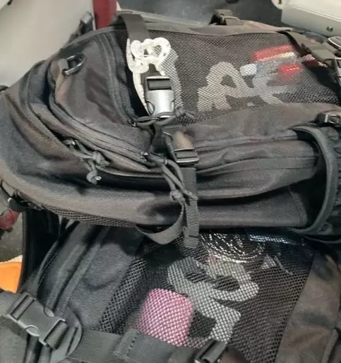 학교다니면서 너무 잘 매고 있어요 ㅠㅠ 백팩충이라 이것저것 고민 많이하다가 샀는데 