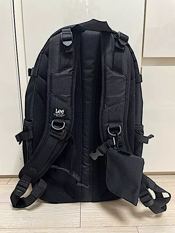 크기가 조금 작을까봐 걱정했는데 적당하고 디자인도 역시 깔끔하게 이뻐요