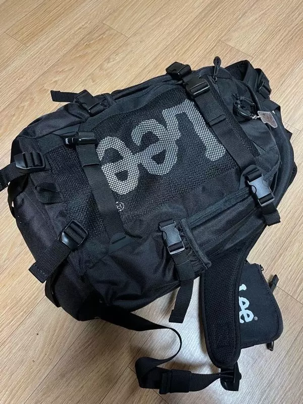 사진에서 보기보다 실물로 받았을 때 사이즈가 생각보다 작았어요. 그래도 수납공간 많