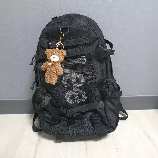 이거 메면 귀여워서 기절. 사이즈도 적당하고 깊어서 은근 많이 들어가용!!