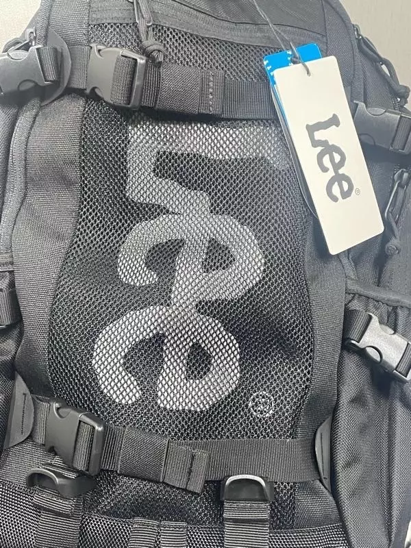 남자친구 선물로 사줬는데 넘 좋아하네요 ㅎ실물이 더 예쁘고 짱짱해요 수납공간도 많구