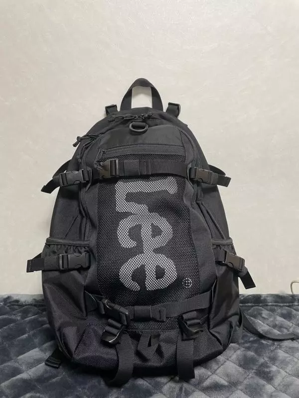 무게적으로 가방자체가 조금 무거운 것만 빼면모든 가방 디테일이 마음에 들고 수납공간