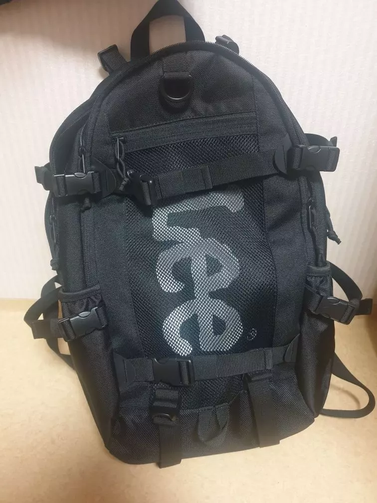 생각했던거 보다 더 이쁘고 수납공간도 넉넉해요