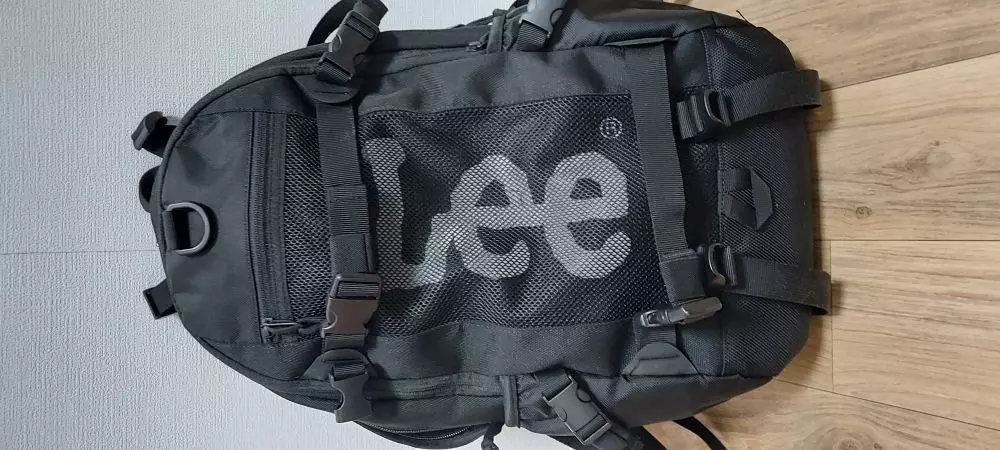 디자인도 개이쁘고안에 공간도 크고 가벼워서 강추