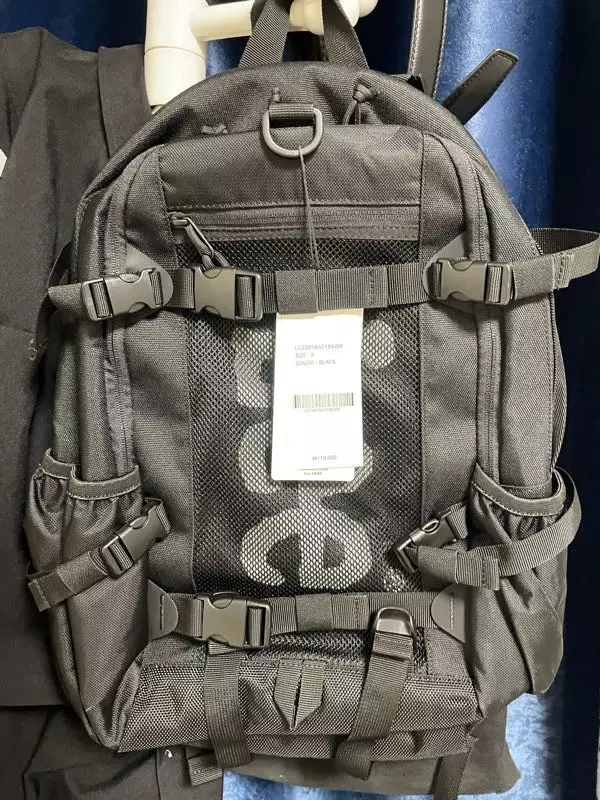 가방이 생각보다 아담하고 넣을거 다들어가요! 패드나 책 많이넣어도 안쳐지고 딱 각이