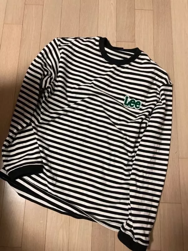 로고가 너무 귀여워요 ~ 생각보다 통은 별로 안큰것같아요 무난하게 기본템으로 잘 입을