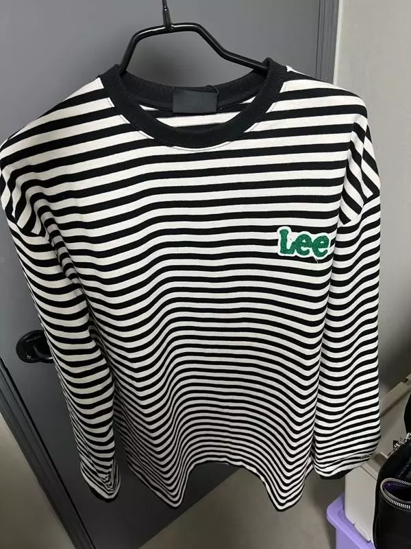 스트라이프 롱슬리브 필요했었는데  마음에 듭니다 자주 입을것 같습니다 추천!