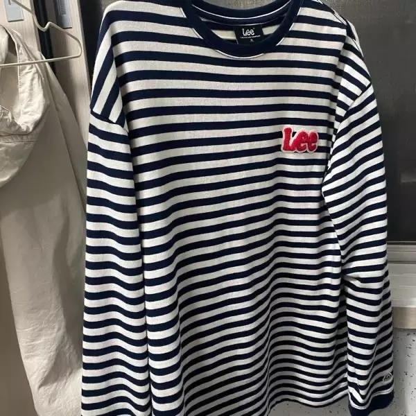 남여공용이라 그런지 어깨가 좀 크지만 옷이 왕귀여워요