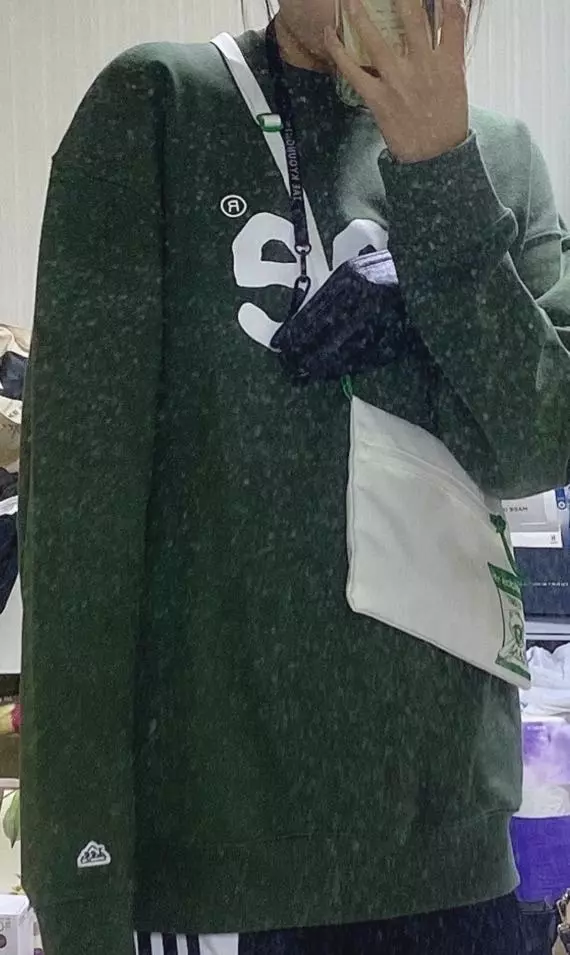 팔 길이가 길지만 두께도 적절하고 이쁩니당. 커플티 강추~