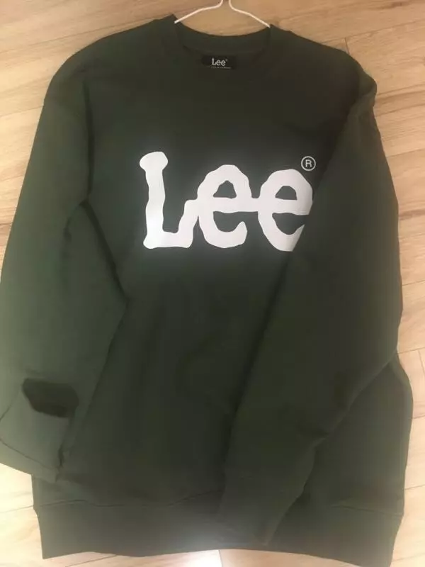 제가 찍은 사진보단 옷이 좀 더 밝고 이쁩니다ㅠㅠ 꼭 사세요!