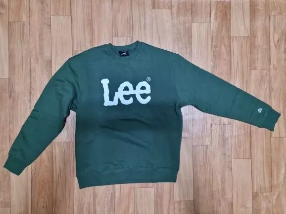 밑단이 잘 쬬여저서 이쁘고 색감이너무이쁜거같습니다