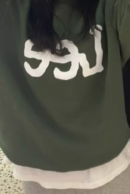 S사이즈로 했는데 딱 적당하게 맞아서 너무 좋았어요! 옷도 너무 얇지도 않구 저는 안에