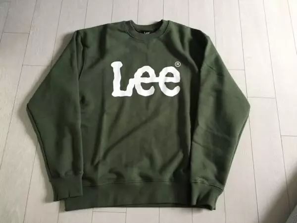 배송도 빠르고 저렴하게 잘 구입했어요. 생각보다 루즈핏은 아니고 정핏이에요. 루즈하