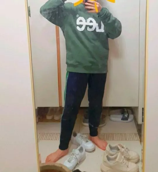 저한테는 딱 좋은 사이즈인거 같아요 근데 팔이 살짝 긴거 같아요