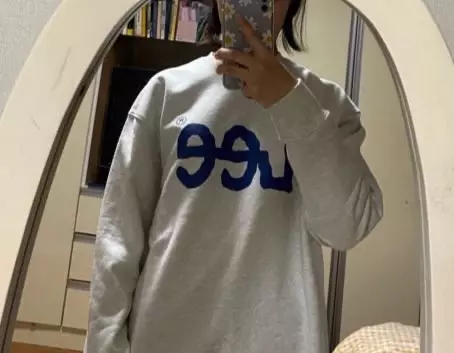 이뻐요! 박시한핏 원해서 미듐 시켰는데 제가 원하던 핏이네요 길이는 엉덩이 덮까지 와