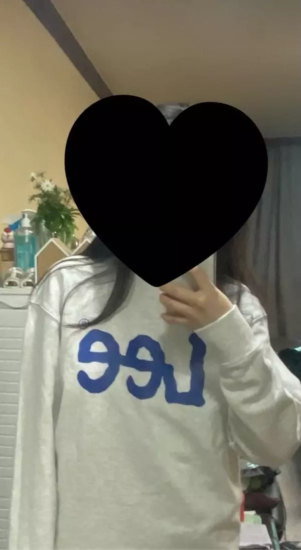 사이즈 작을까 걱정했는데 소매도 길고 적당히 커서 맘에 들어요! 색도 원하던 색이라 