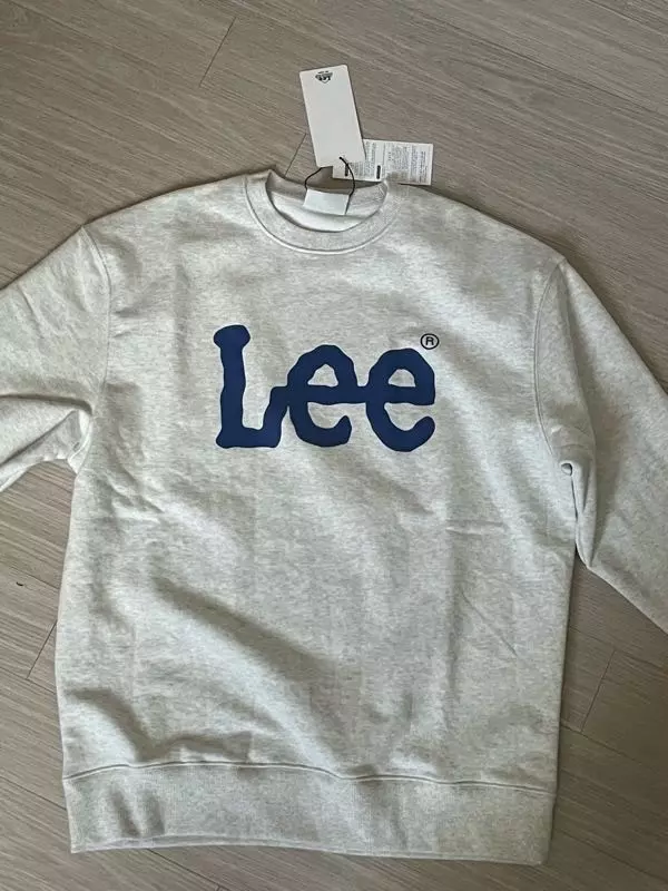 색감이 정말 이쁘고 학원에 입고 갔더니 애들이 이쁘다고 했어요