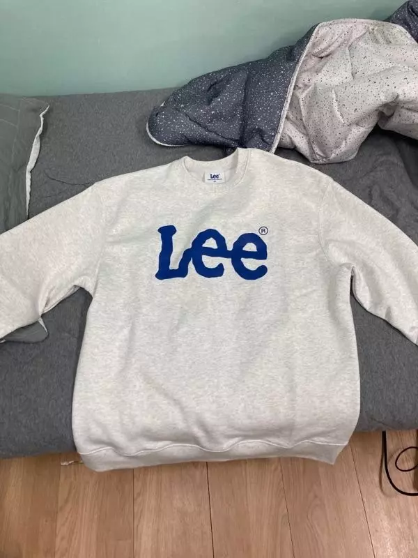 색깔이쁘고 사이즈 살짝 오버하게 이뻐요 아주 마음에 듭니다!