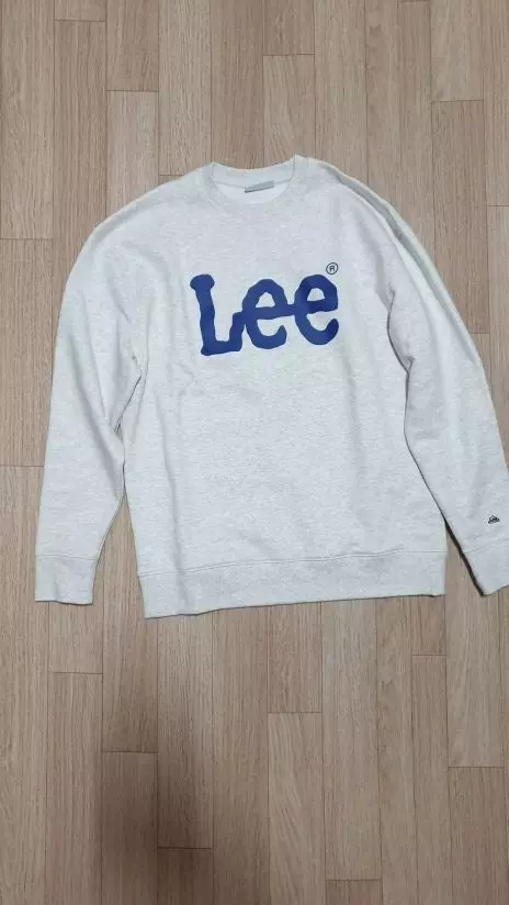 무신사에서 구매한 옷들중 최고입니다 옛날 감성 도네요  많이 파세요