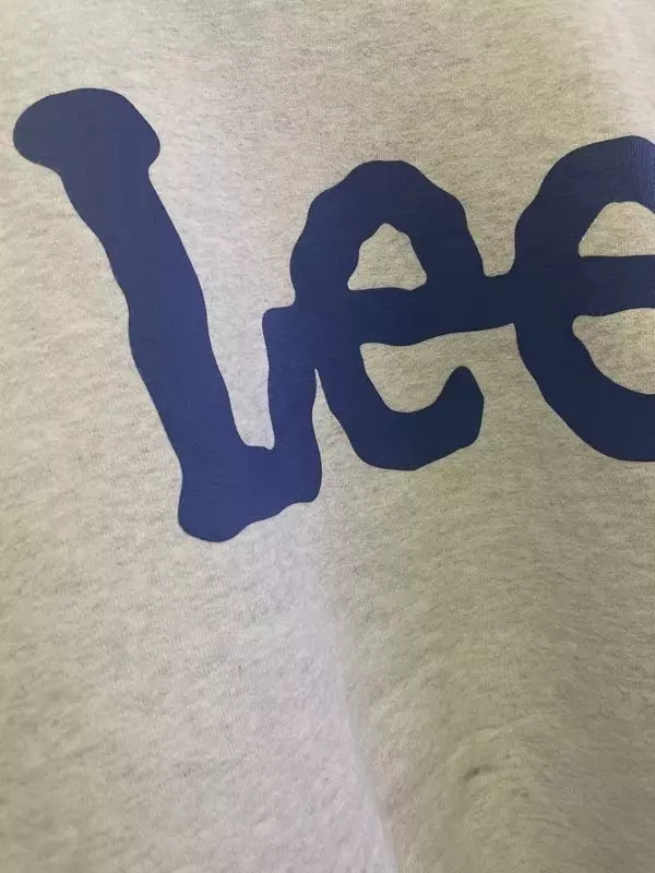 일단 생각보다 많이 크진않고 딱 맞는 정도…? 입니다근데 이뻐서 자주 입고 다녀용 사