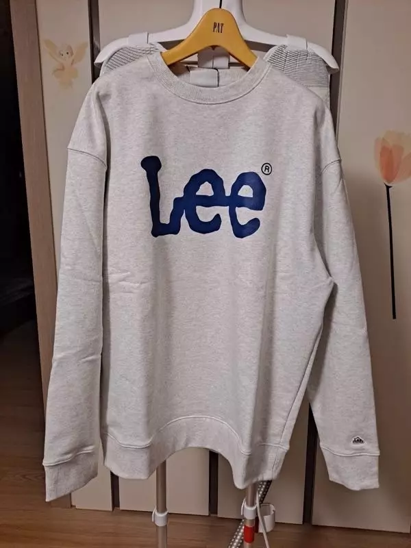 옷 잘 받았습니다 사이즈도 좋고 옷도 예쁘고 잘 입을게요 감사합니다