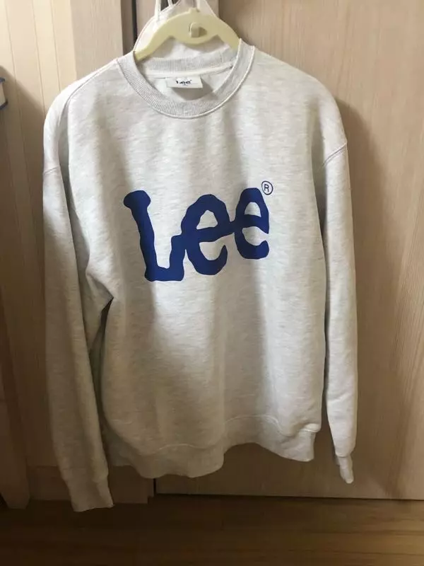 S할지 m할지 고민했는데S도 클것같아서 에스했는데 만족해요!길이는 s도 길지만 품은 막