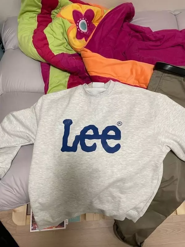 사이즈 적당하고 색상 예뻐요~ 세일할때 싸게 잘 샀습니다