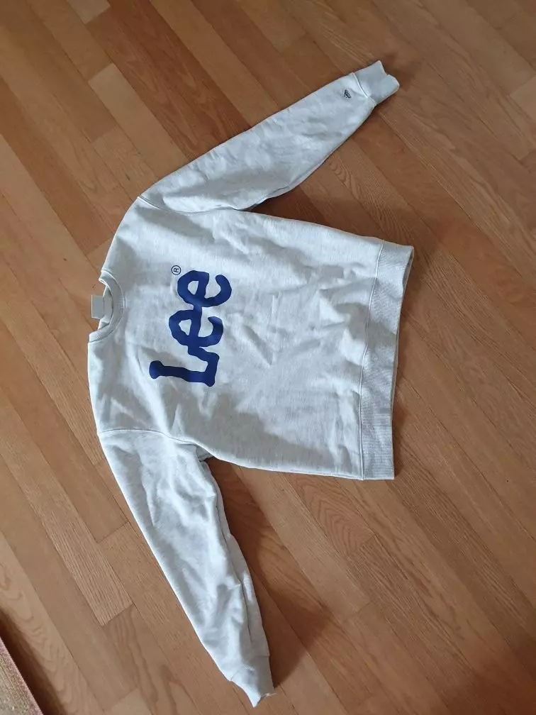 사진으로 좀 짧아보여도 입으면 딱 좋게 나오고 무엇보다 색조합이 너무 이쁩니다