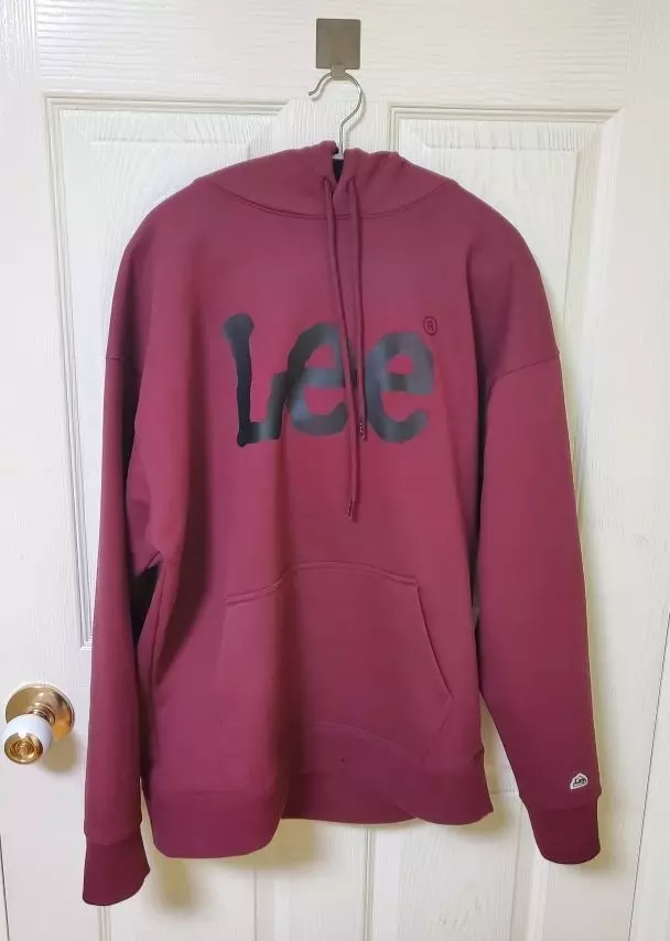 컬러 네이비에 비해 덜 선명합니다사이즈 165 60 스펙에 오버핏두께 얇아요. 얇고 가벼