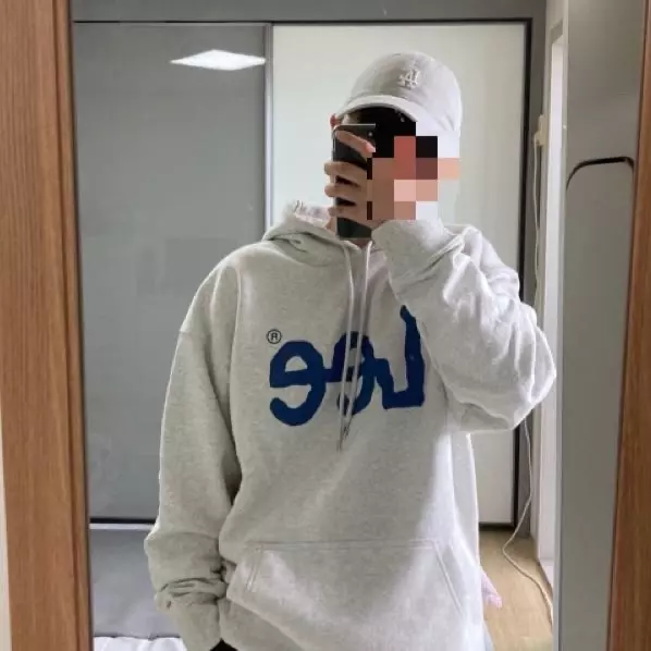 보통 남녀공용 사이즈로 95입는데 후기에 크다는 의견이 많아서 고민 끝에 M 사이즈로 