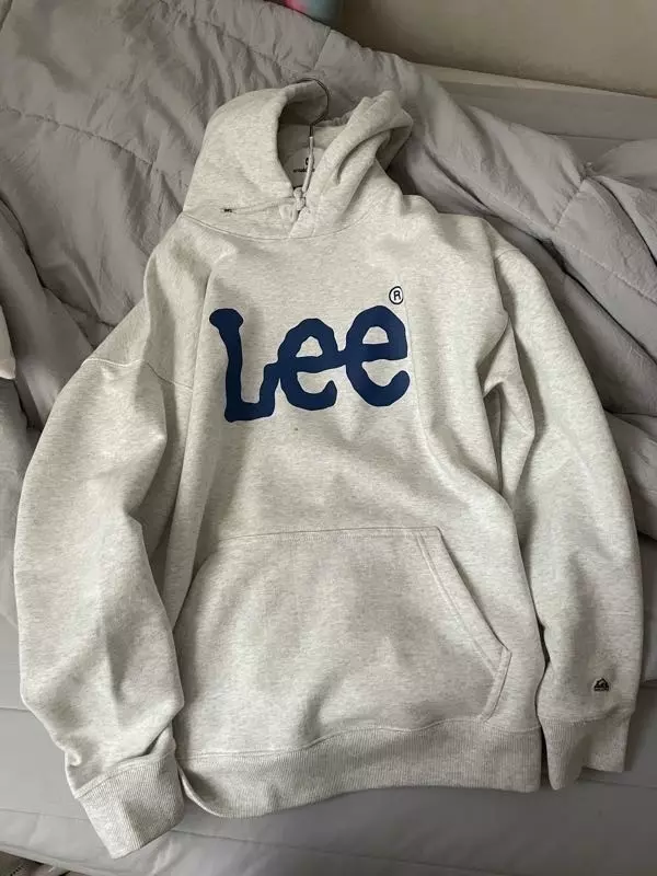 색은 예쁜데 에스 생각보다 엄청 박시한 건 아니라서 네이비색은 엠으류 샀어요