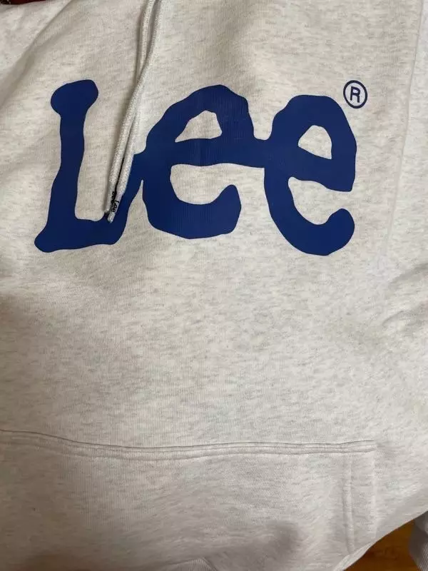 와 진짜 제가 본 후드티 중에 젤 맘에 들어요 진짜 꼭 사셨으면 좋겠어요 그렇게 크지도