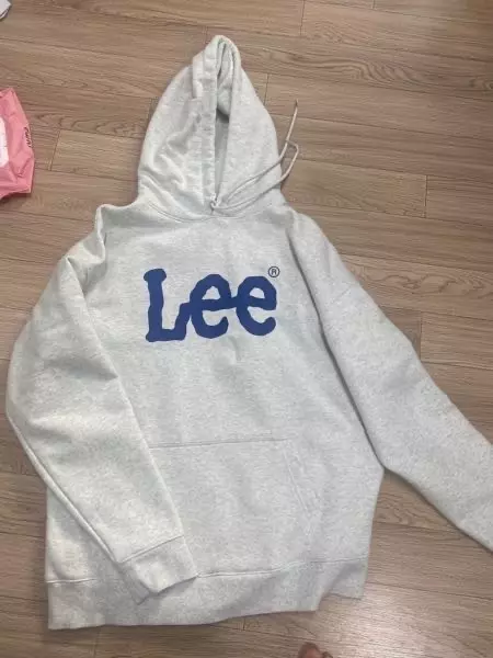 색상이 라이트 그레이라서 더 이쁩니다 핏도 너무 이뻐요 강추