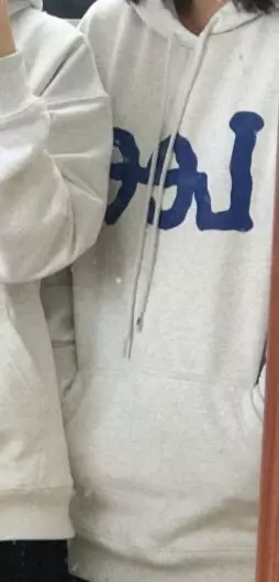 팔은 안 널널하고길이는 길어요!!!!약간 슬림해보이는 효과~ ㅇ를 낼 수 있당!!!얇은데