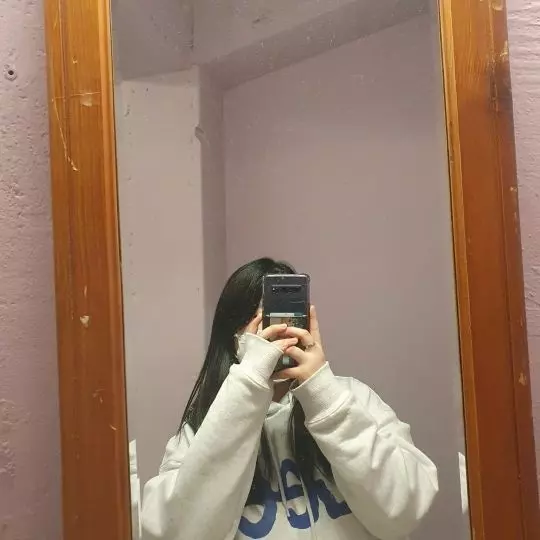생각보다 많이 널널하게 입을수 있어서 좋고요집앞에 갈때 많이 유용하게 입고있습니다