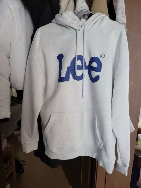 오버핏 해서 아무  옷이랑 입어도 잘 어울리고 편하게 입어서 좋아요