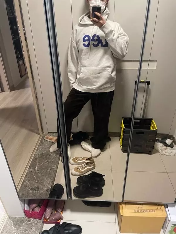 살짝 오버핏에 편안하게 입기 좋은거 같아요 따뜻하고 이쁘네욥