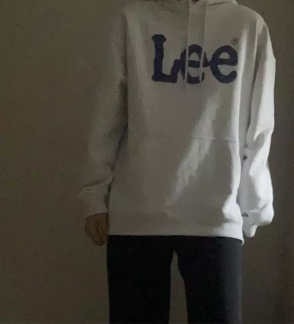 살까 말까 고민하다가 샀는데 역시 뇌절 Lee…예뻐 미치겠어요 아주 사이즈 막 크지도 