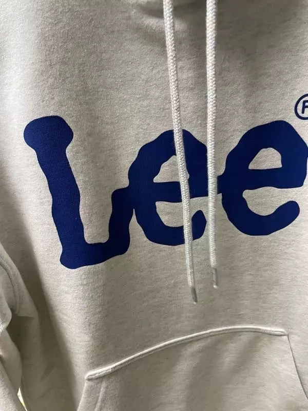 리 로고가 파란색인 것도 마음에 들고 핏도 좋은 거 같아요