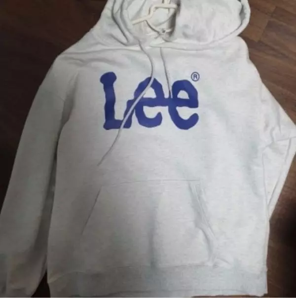 무신사에서 후드티 처음 샀는데 처음 산거치고 이뻐요