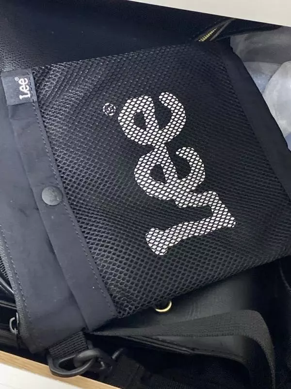 할인하길래 잽싸게 샀는데 역시 리 예쁘네용 생각보다 커서 좋아요