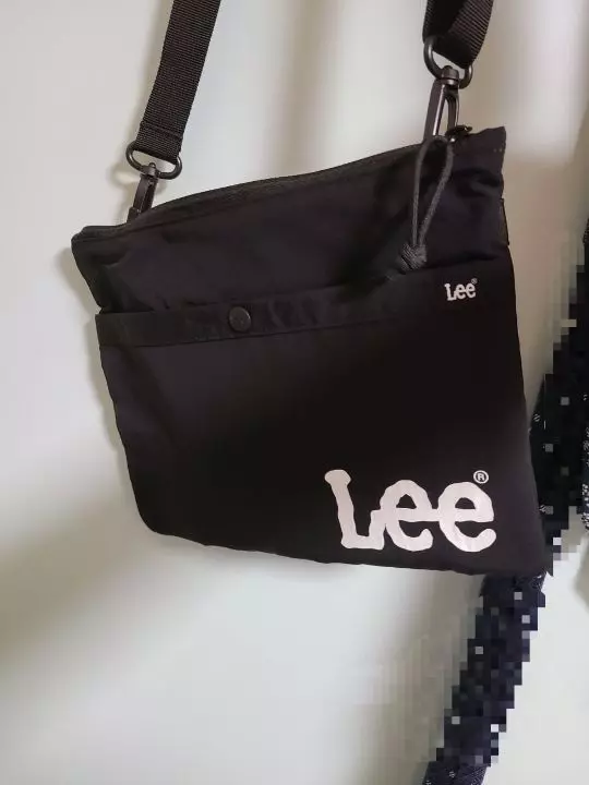 크기도 딱좋고 색깔도 검정색으로 딱 이쁘고 좋아요