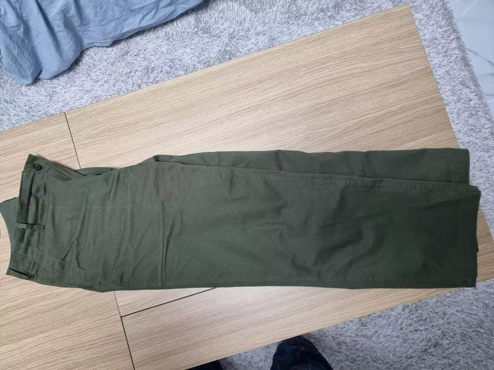 다른 면바지와 달리 뻣뻣하지 않고 부들부들해서 촉감도 좋아요.