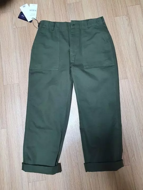 퍼티그팬츠 하나 필요해서 샀어요 기장 통 다 맘에들어요 근데 살짝 얇아요