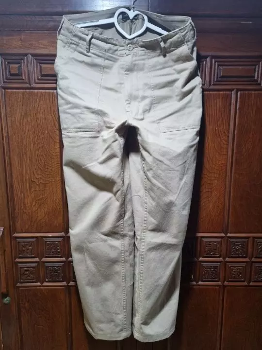 실밥이 좀 있긴한데 기본 퍼티그 팬츠 치노 팬츠로 좋아요! 무탠 레귤러 치노에 비해 무