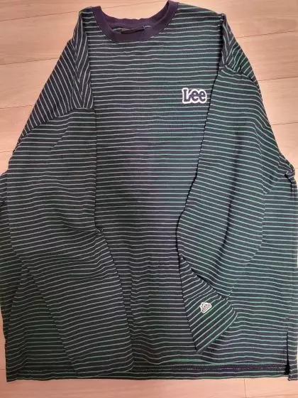 생각보다 원단이 짱짱하고 어느 바지든 잘 어울립니다.