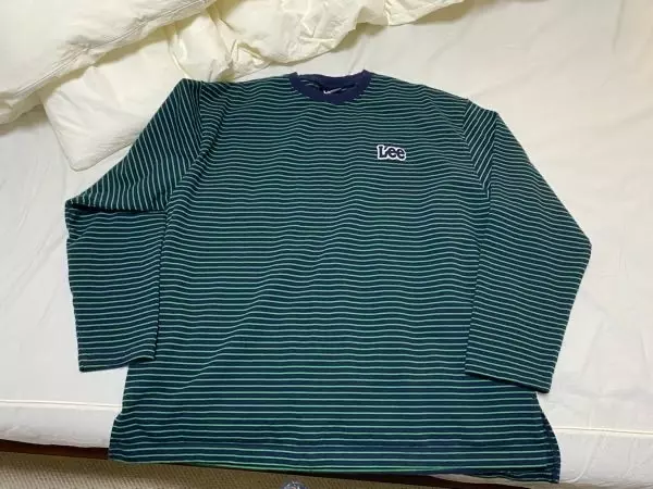 엄청 두껍고 질이 좋습니다. 색깔도 귀엽습니다. 진청바지나 생지바지와 어울립니다.