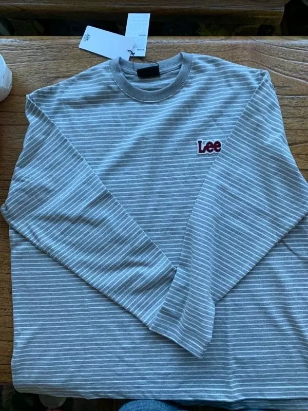 품과 길이가 아주 넉넉합니다.매장에 가서 입어보시고 구입하는걸 가장 추천합니다.일반