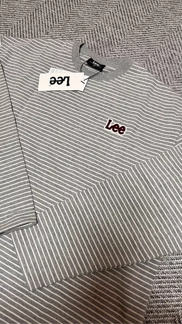 와우..지대로 오버핏이네요 평소 오버하게 XL입는데도 라지삿다가 넘커서 미듐으로 재주