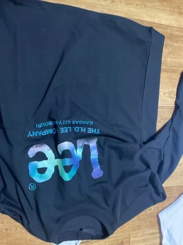 두껍지않아서 좋은거같습니다 아주 나이스에요